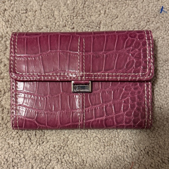 Liz Claiborne Crocodile-Embossed Wallet - Picture 2 of 9